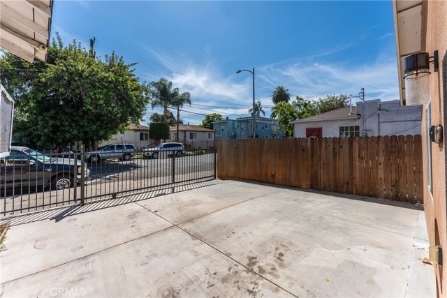 4255 Menlo, Los Angeles, CA 90037