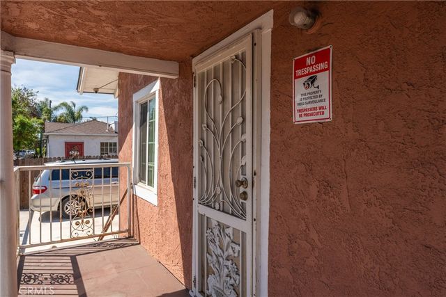 4255 Menlo, Los Angeles, CA 90037