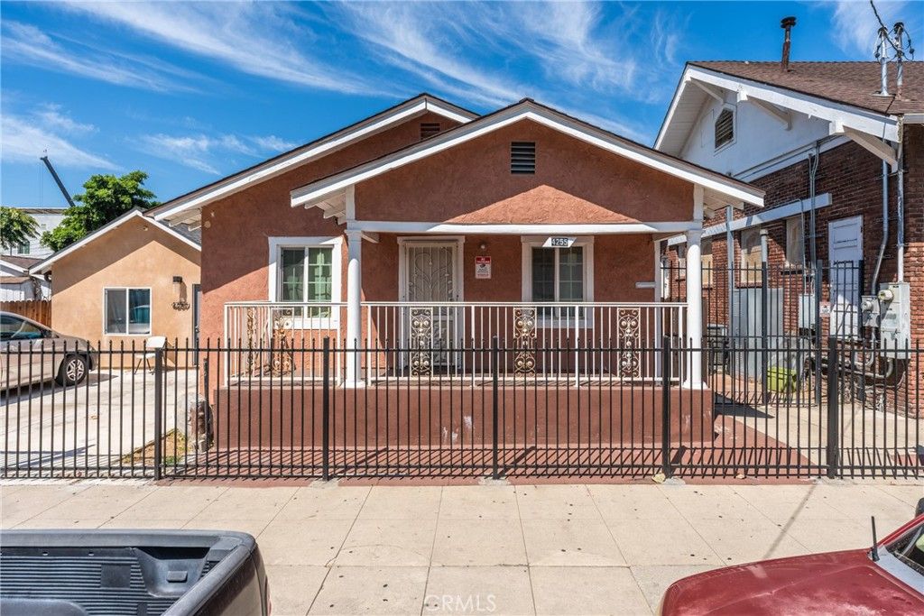 4255 Menlo, Los Angeles, CA 90037