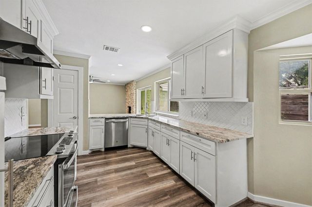 12063 Mulholland Drive, Meadows Place, TX 77477