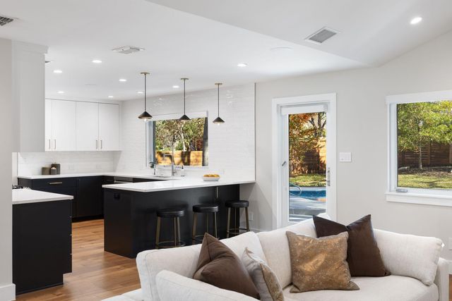 2615 Barton Hills DR, Austin, TX 78704