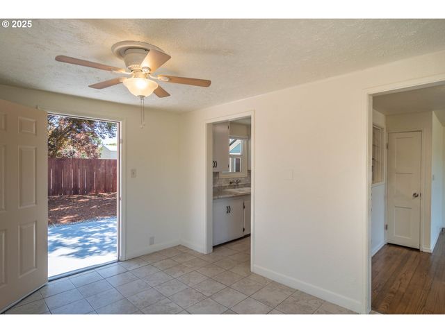 335 Ne CUMMINS St, Roseburg, OR 97470