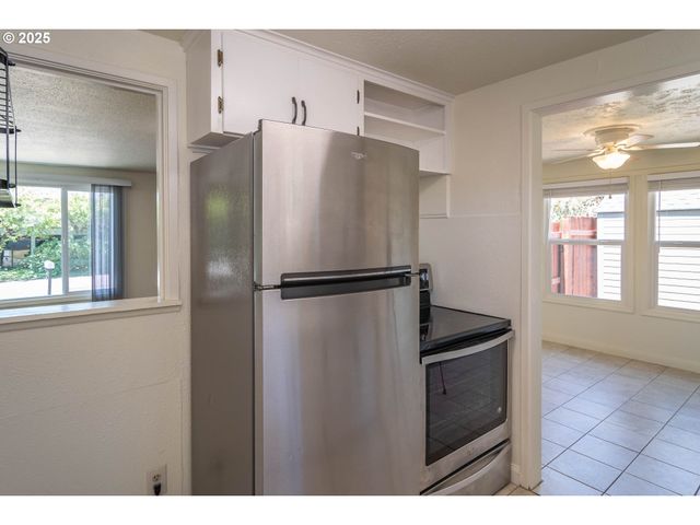 335 Ne CUMMINS St, Roseburg, OR 97470
