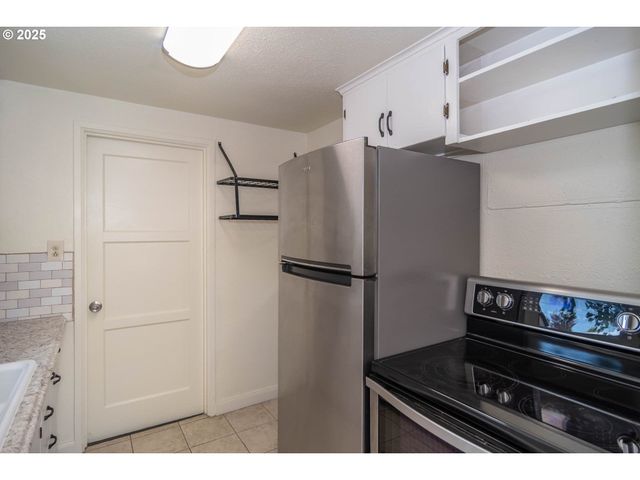 335 Ne CUMMINS St, Roseburg, OR 97470