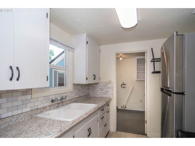 335 Ne CUMMINS St, Roseburg, OR 97470