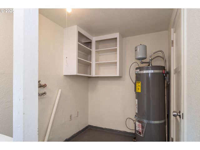 335 Ne CUMMINS St, Roseburg, OR 97470