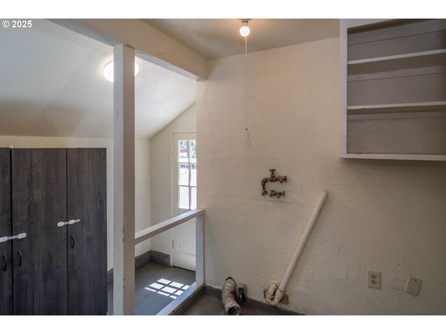 335 Ne CUMMINS St, Roseburg, OR 97470