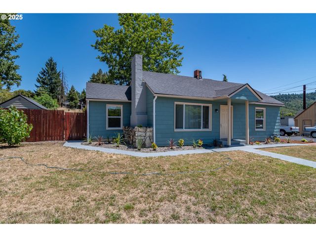 335 Ne CUMMINS St, Roseburg, OR 97470