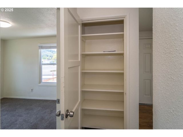 335 Ne CUMMINS St, Roseburg, OR 97470