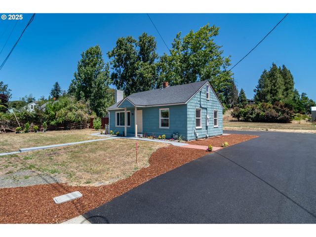 335 Ne CUMMINS St, Roseburg, OR 97470