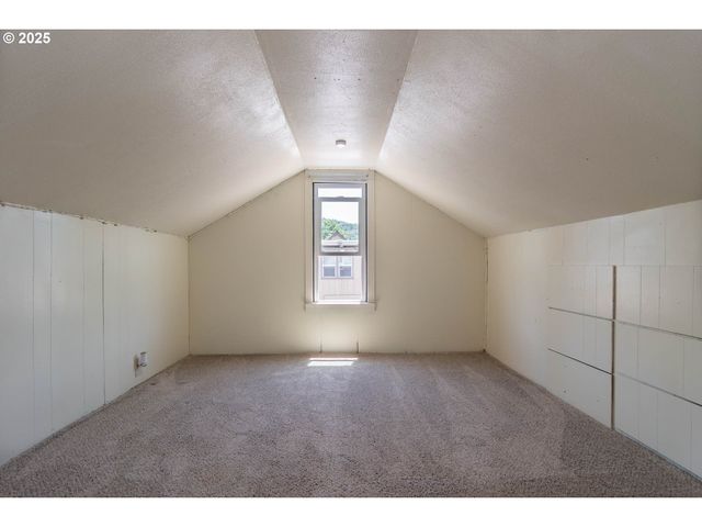 335 Ne CUMMINS St, Roseburg, OR 97470