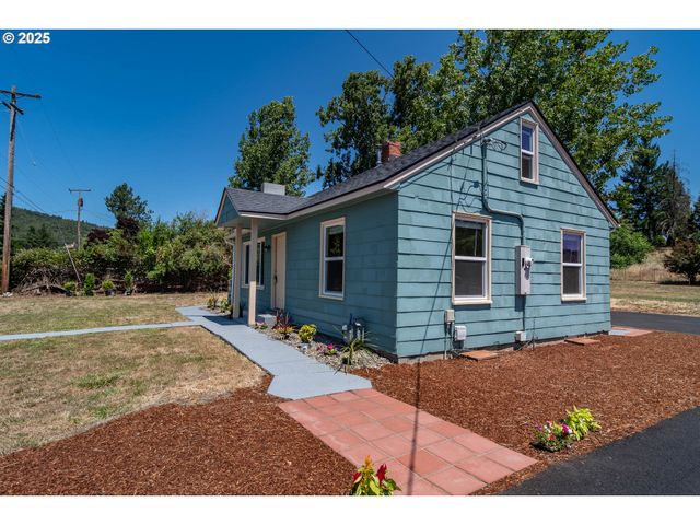 335 Ne CUMMINS St, Roseburg, OR 97470