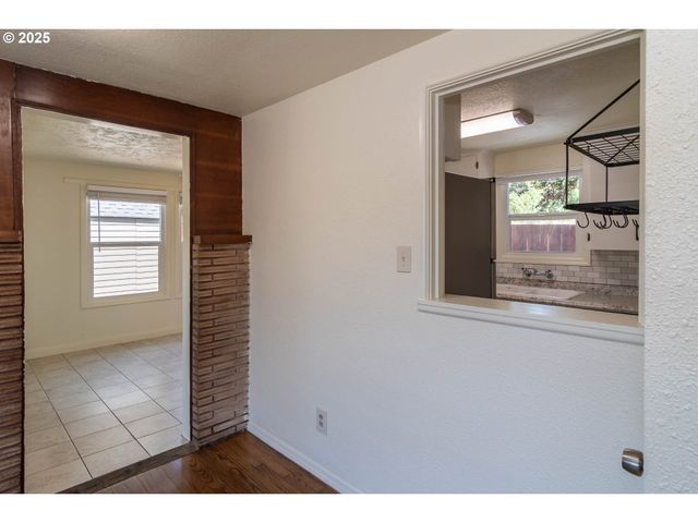 335 Ne CUMMINS St, Roseburg, OR 97470