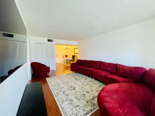 7000 NW 17th Street 203, Plantation, FL 33313