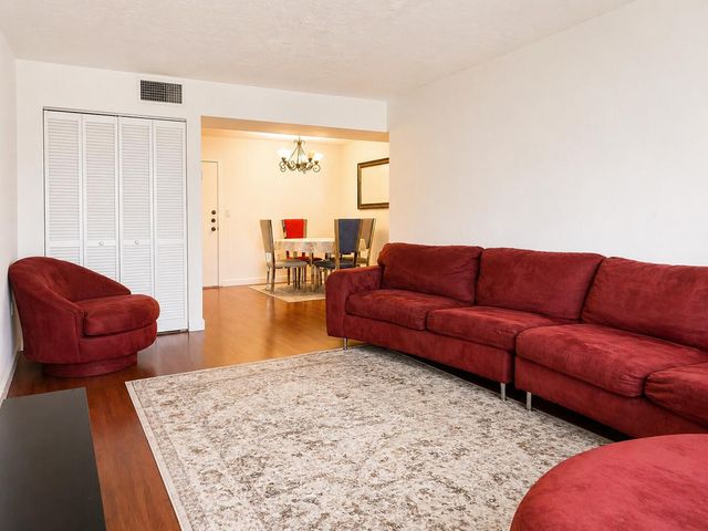 7000 NW 17th Street 203, Plantation, FL 33313
