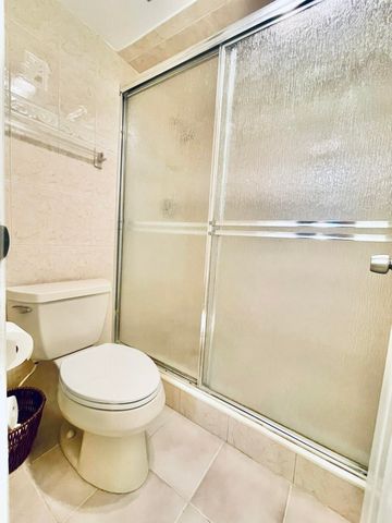 7000 NW 17th Street 203, Plantation, FL 33313