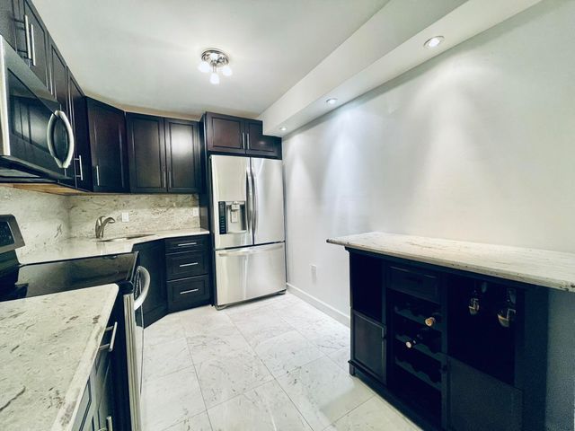 7000 NW 17th Street 203, Plantation, FL 33313