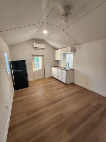 4222 Hibiscus Cir S, West Palm Beach, FL 33409