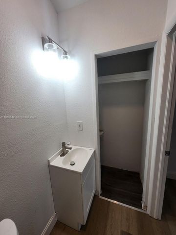 4222 Hibiscus Cir S, West Palm Beach, FL 33409