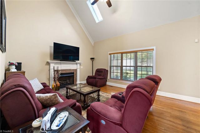 1842 Grove Pines Court, Kernersville, NC 27284