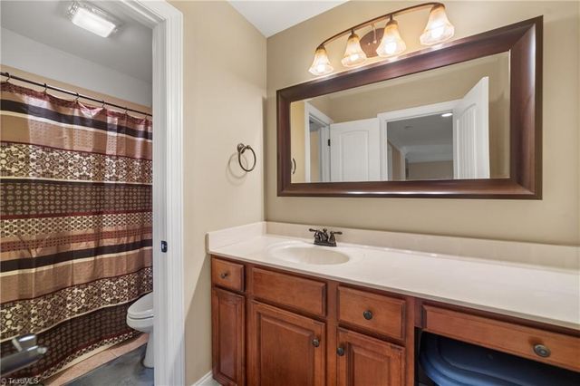 1842 Grove Pines Court, Kernersville, NC 27284