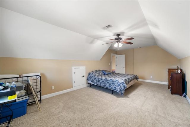1842 Grove Pines Court, Kernersville, NC 27284