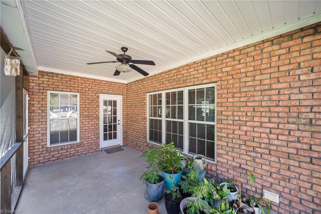 1842 Grove Pines Court, Kernersville, NC 27284