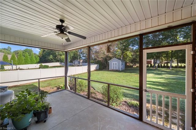 1842 Grove Pines Court, Kernersville, NC 27284