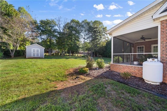 1842 Grove Pines Court, Kernersville, NC 27284