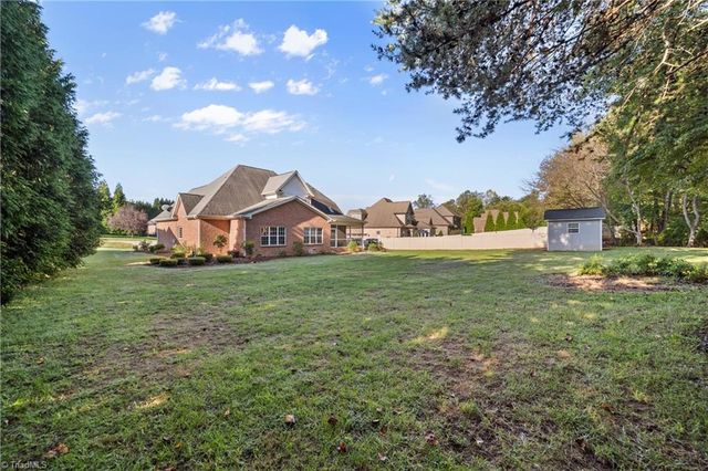 1842 Grove Pines Court, Kernersville, NC 27284