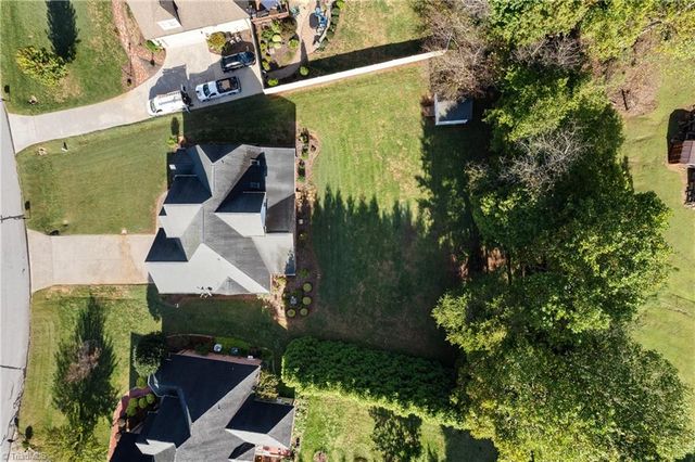 1842 Grove Pines Court, Kernersville, NC 27284