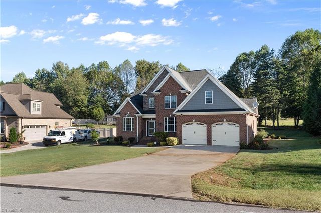 1842 Grove Pines Court, Kernersville, NC 27284