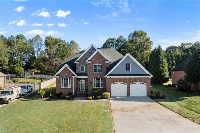 1842 Grove Pines Court, Kernersville, NC 27284