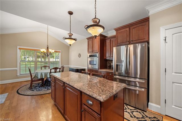 1842 Grove Pines Court, Kernersville, NC 27284