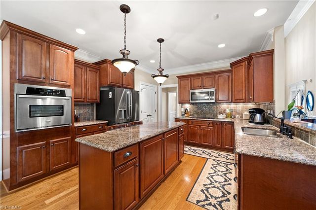 1842 Grove Pines Court, Kernersville, NC 27284