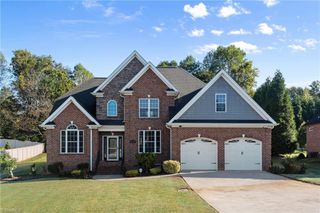 1842 Grove Pines Court, Kernersville, NC 27284