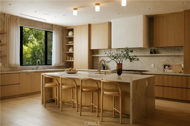 13218 Hesby Street, Sherman Oaks, CA 91423