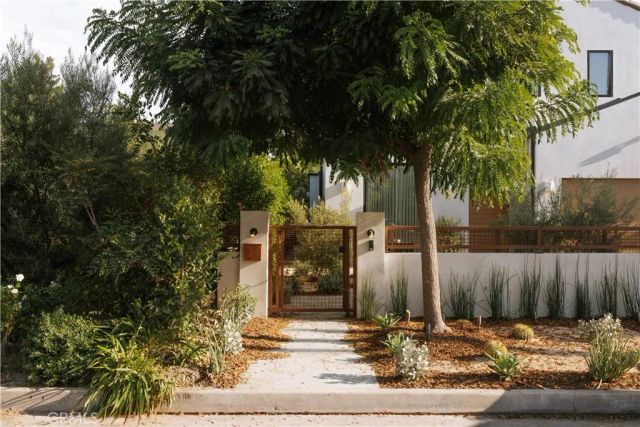 13218 Hesby Street, Sherman Oaks, CA 91423