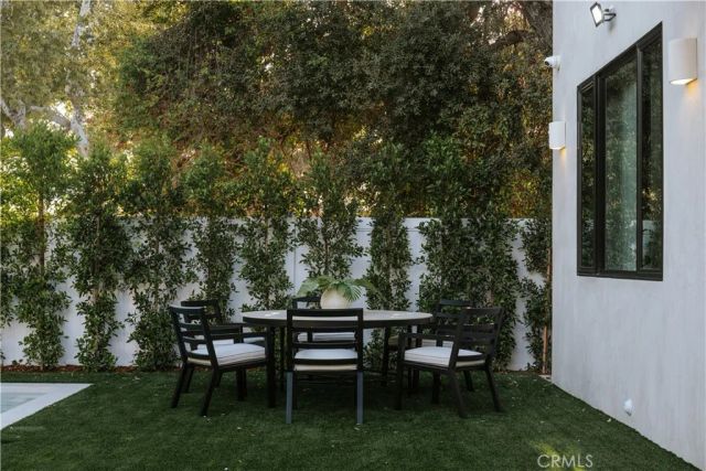 13218 Hesby Street, Sherman Oaks, CA 91423