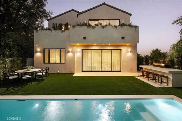 13218 Hesby Street, Sherman Oaks, CA 91423