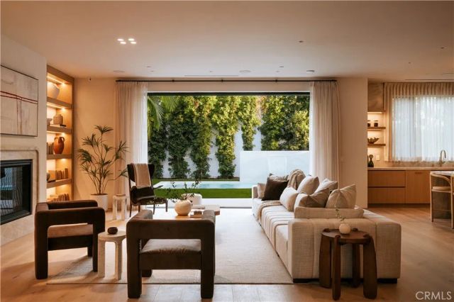 13218 Hesby Street, Sherman Oaks, CA 91423