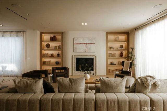 13218 Hesby Street, Sherman Oaks, CA 91423