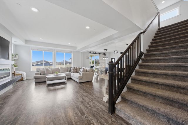 4730 Roark Dr, Richland, WA 99352