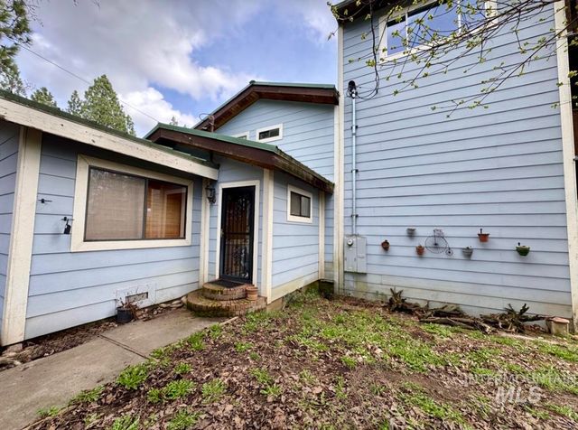 499 Rainbow Dr, Lenore, ID 83544