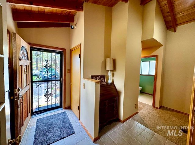 499 Rainbow Dr, Lenore, ID 83544