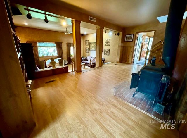 499 Rainbow Dr, Lenore, ID 83544