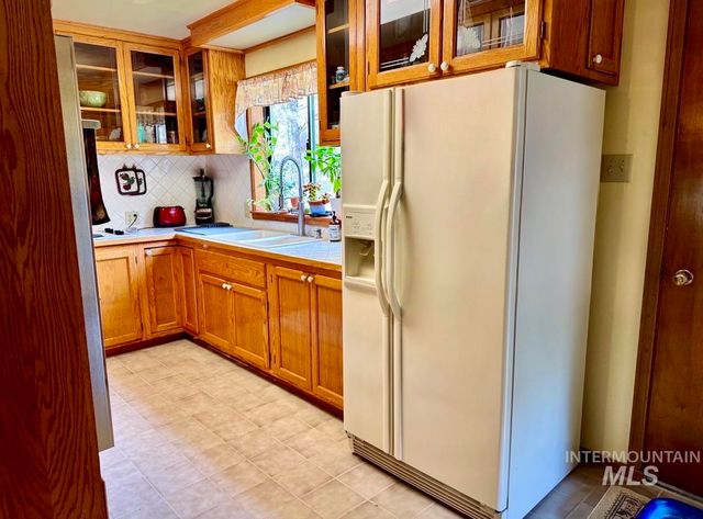 499 Rainbow Dr, Lenore, ID 83544