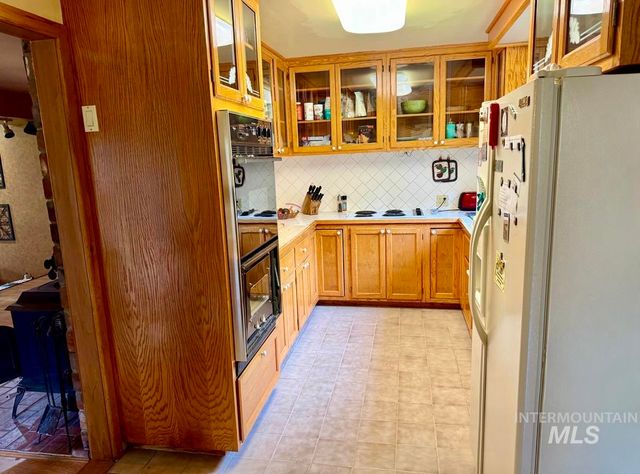 499 Rainbow Dr, Lenore, ID 83544