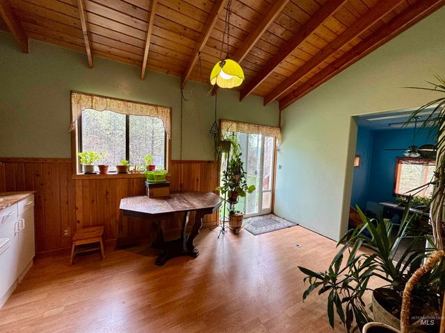 499 Rainbow Dr, Lenore, ID 83544