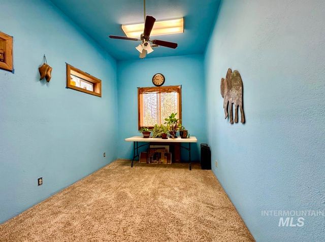 499 Rainbow Dr, Lenore, ID 83544
